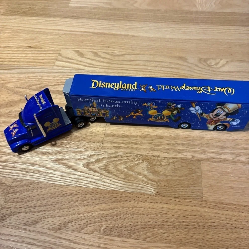 2004 hotwheels disneyland and disney world diecast truck 18 Wheeler Big Rig